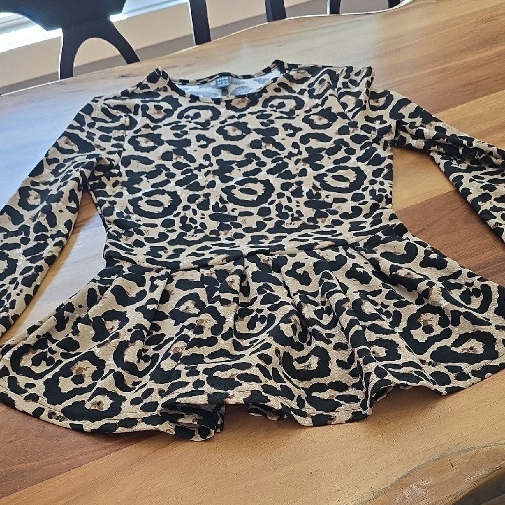 SHEIN Black and Tan Long Sleeve Tee with Flared Waist